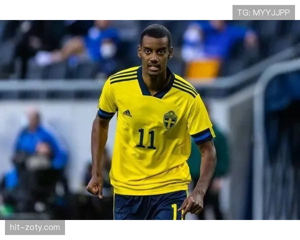 伊萨克在多特蒙德的战术适配难题与技术转型瓶颈解析